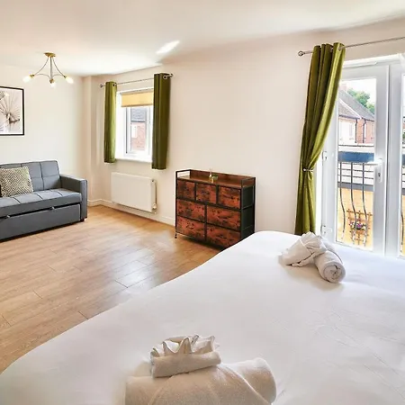 4 Spacious Bedrooms, En-Suites, Private Driveway, Tamworth Accommodation For Contractors And Families Exterior photo