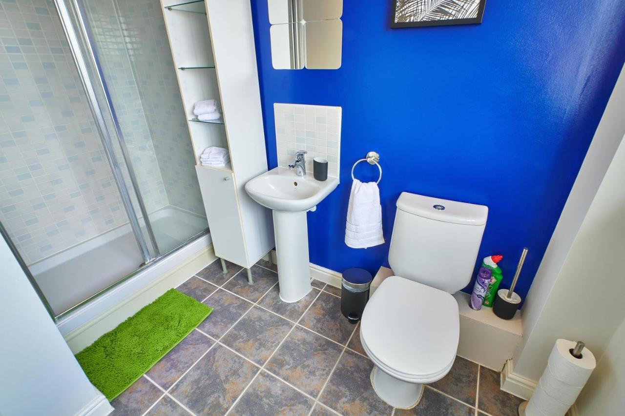 4 Spacious Bedrooms, En-suites, Private Driveway, For Contractors And Families * Tamworth